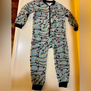 New without tags, 4-5T onesie fuzzy pajamas